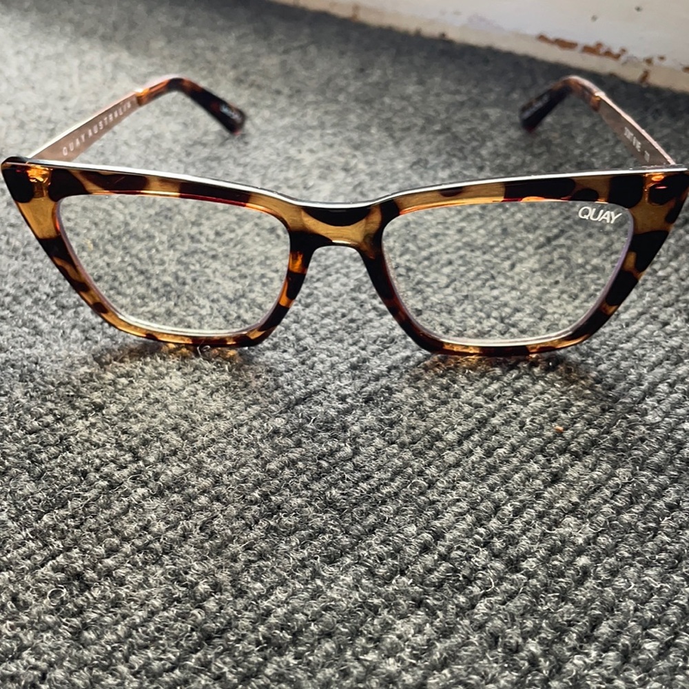 Quay Australia Blueglass glasses